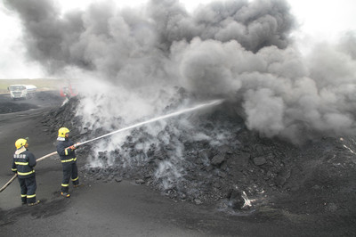 千噸煤炭自燃引關(guān)注，消防及時滅火保安全，資本投資或轉(zhuǎn)向綠色能源